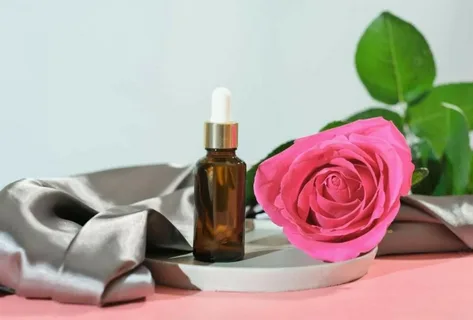 تصویر 2 از گلاب نیاسر با غلظت ملایم و رایحه طبیعی گل